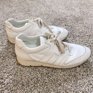 White leather sneaker